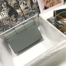 30 Montaigne / Gray