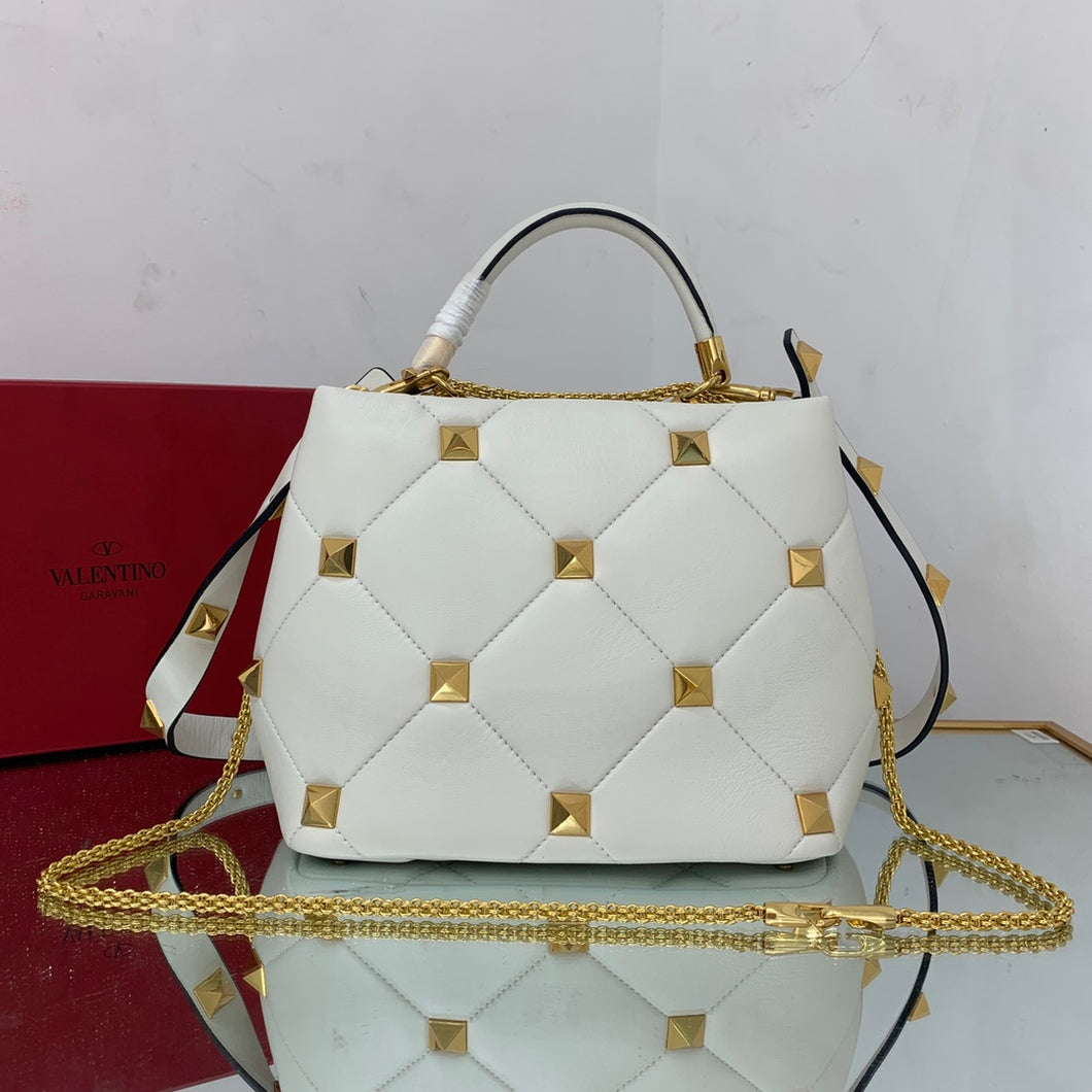 Roman Stud  / White&Gold