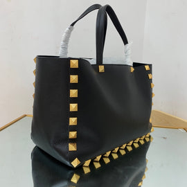 Roman Stud  / Black