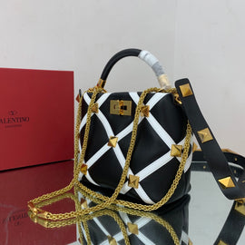Roman Stud  / Black&Gold