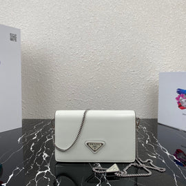 The new shiny necklace bag / White