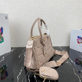 The latest sheepskin three-in-one bag / Cream