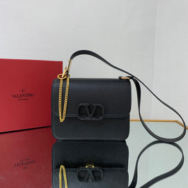 0007 Black Box Style Crossbody Cubic Medium Bag