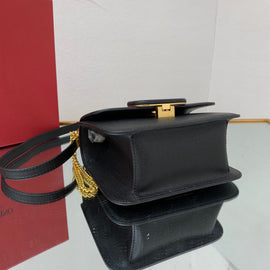 0005 Black Box Style Crossbody Cubic Small Bag